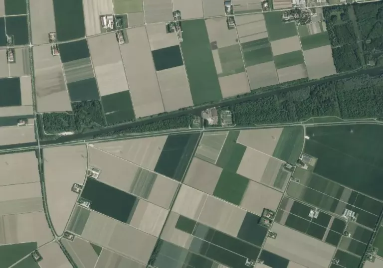 Dezelfde verkaveling als orthofoto met percelen en sloten